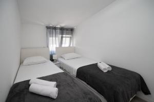 Apartments with parking space Zadar - 19830