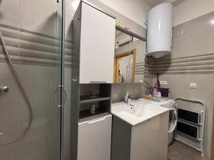 Apartments with parking space Lukoran, Ugljan - 24366