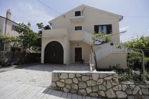 Apartments by the sea Punat, Krk - 24811