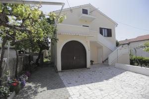 Apartments by the sea Punat, Krk - 24811