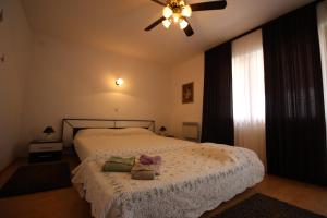 Apartments with parking space Punat, Krk - 24844