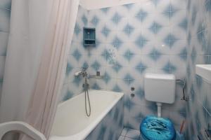 Apartments with parking space Punat, Krk - 24845