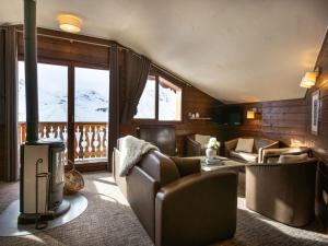Rustic Ski Lodge for 10