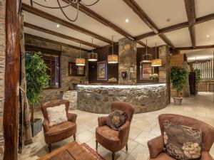 Rustic Ski Lodge for 10