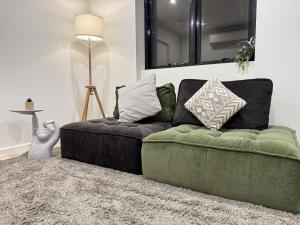 IN2103-Exquisite View with Balcony 2BR Apt Next to Crown DFO South Melbourne Market