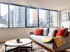 SB227 City Lights Southbank Apartment