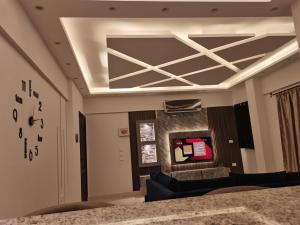 شقه فرش فندقي داخل كمبوند حدائق بدر