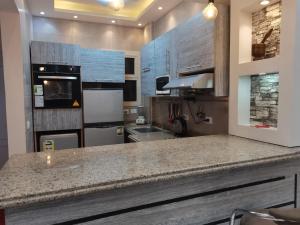 شقه فرش فندقي داخل كمبوند حدائق بدر