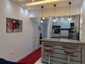 شقه فرش فندقي داخل كمبوند حدائق بدر