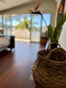 LAGUNA PARADISE - Island house with private beach & pontoon on lagoon - 4 bedrooms