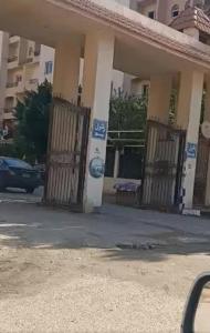 شقه فرش فندقي داخل كمبوند حدائق بدر