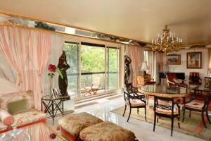 21a Maréchal FOCH Avenue Paris CHAMPS-ELYSÉES