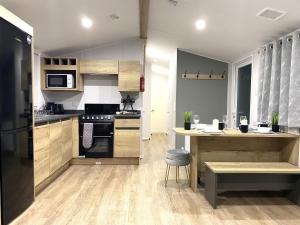 BAF Luxury Stays - Billing Aquadrome - Caravan Sleeps 8