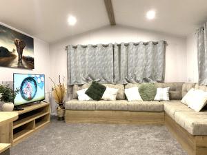 BAF Luxury Stays - Billing Aquadrome - Caravan Sleeps 8