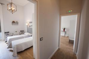 Largo Donnaregina Home