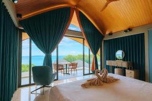 Golden Coconut 4 Bed 6 Bath Luxury Sea View Villa in Chaweng Beach, Koh Samui