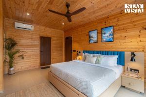 StayVista at Apukaa Hills with Karaoke, Pool