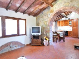 Tuscany apartment with 2 pools