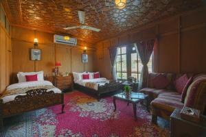 SaffronStays Kingori Houseboat - luxury houseboat with private deck, shikara high tea & lake views