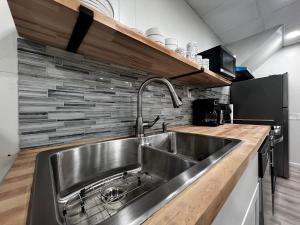 Casa Bella Niagara 2BR 1BATH 6PPL Close to Falls - 3hvězdičkové hotely ve městě Niagara Falls