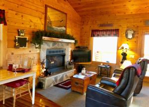 Lovers Retreat with Free Tickets to Dollywood,Anakeesta,Incredible Views!in Gatlinburg