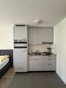 Studio 102 - Riverside