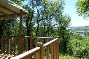Campings Chateau-camping la Grange Fort, 63500 Les Pradeaux : photos des chambres