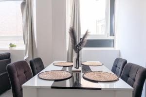 Stylish Central Retreat, Heart of the Action, Netflix