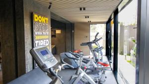 Stylish 1 Bed with pool & gym and scenic NBO Views