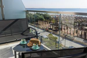 Exotic Sunrise View in Infinity Pool & Spa Resort