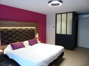 Hotels The Originals Boutique, Hotel Le Lion d'Or, Fougeres Ouest (Inter-Hotel) : photos des chambres