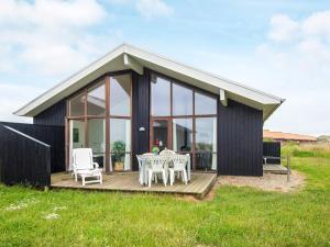 8 person holiday home in Ulfborg-By Traum