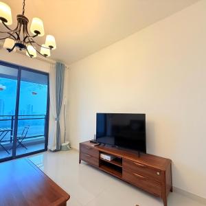 2R2B 4pax Condo Forest City 3D-2105