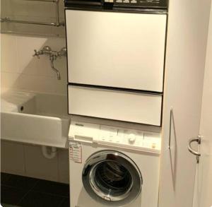 ACCOGLIENTE STANZA PRIVATA CON BAGNO IN ZONA DUOMO, Milano