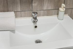 Serenity Family Apartment 2BR, AC and Balcony in Buda