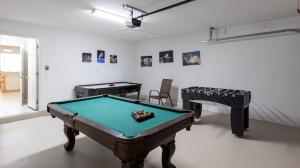 Last Minute Disney Getaway! Private Pool, Hot Tub & Games Room. Book Now! #97649