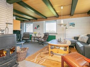 6 person holiday home in Ulfborg