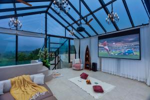 SaffronStays Roman Holiday