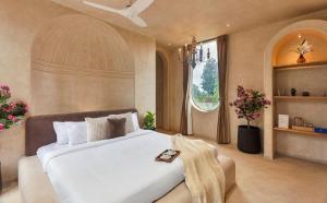 SaffronStays Roman Holiday