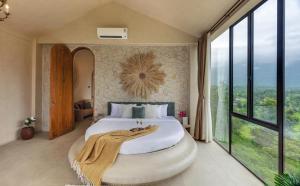 SaffronStays Roman Holiday