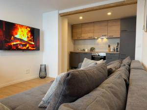 Breathtaking Lake & Mountain View Apartment