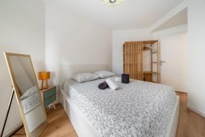 Renovated apartment with balcony and parking