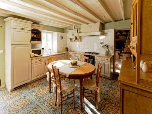 Charming cottage in a farm with views