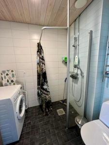 Top floor spacious apt in heart of Kallio