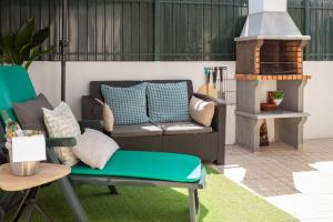 "Lindas Guest House" Beach House with Private Patio & Hot Tub, 3 Min from the Beach