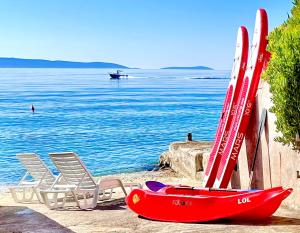 Luxury Seaside Villa with a classic Mediterranean Olive Garden, a fully equipped Professional Kitchen, Pool, Sauna, Padle Boards and Canoe - Miolin Beach House