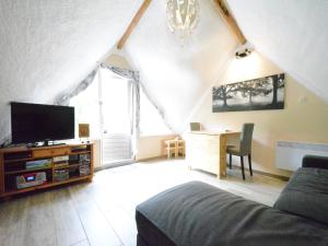 Chalet in Gesves with Roof Terrace, Garden, BBQ