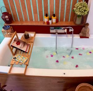 Midorigami Jacuzzi suite Spanish Steps apt