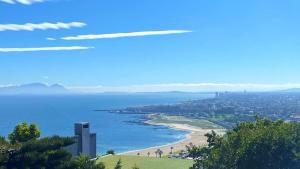 Ocean & Mountain View Apartment