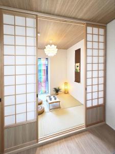 虹の屋 大阪通天閣すぐそば 和風三階建て一軒家 最大16名宿泊可能 地下鉄徒歩2分 2泊以上のみ